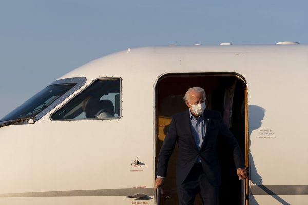 Biden requires quarantine for all international travelers flying into US