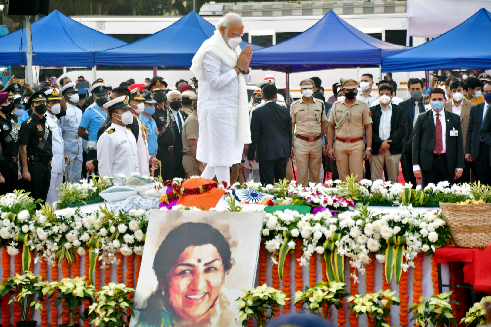 India mourns the passing away of Lata Mangeshkar, the Queen of Melodies