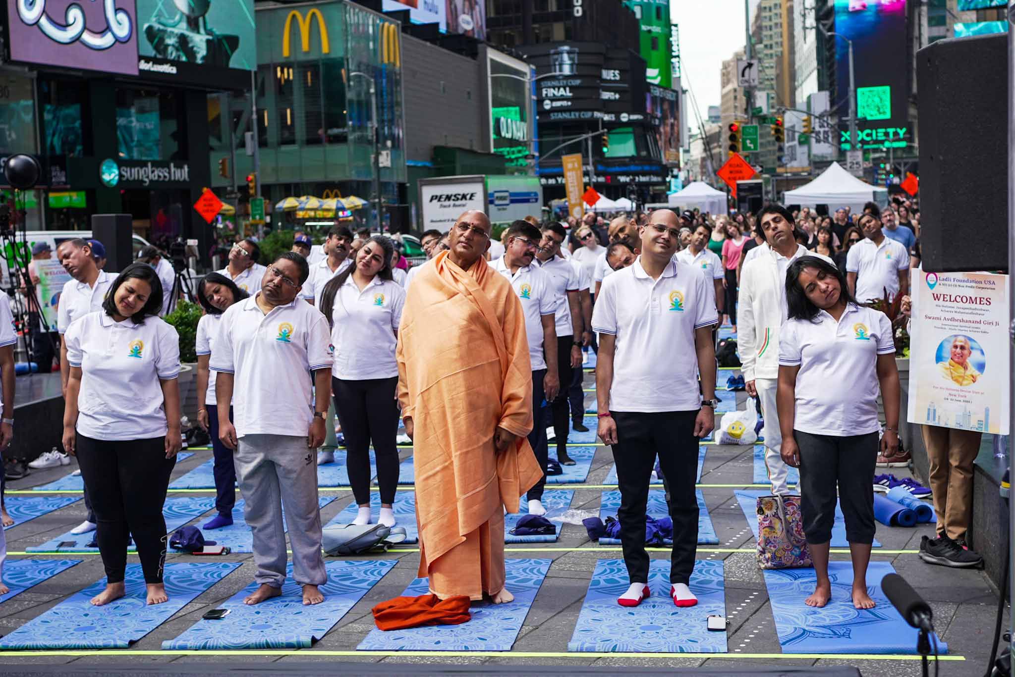 From Times Square to Niagra Falls, 8th International Day of Yoga celebrated with great enthusiasm