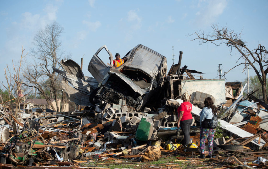 Mississippi Tornado leaves a tale of destruction killing 25 in US