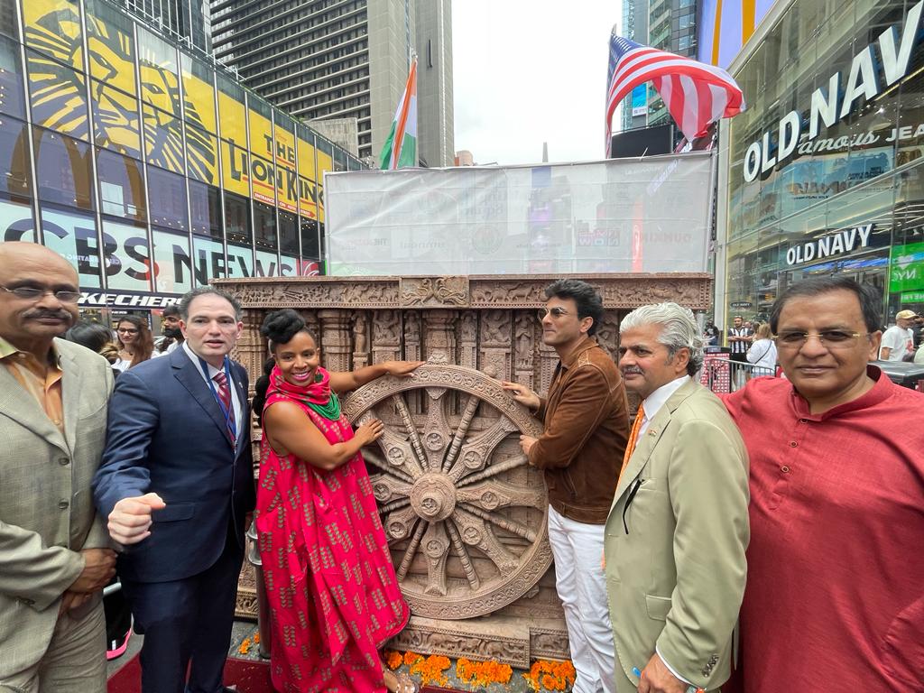 IAAC with Vikas Khanna unveils 1,800-kg Konark Wheel replica at Times Square