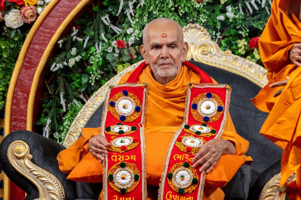 02_Mahant-Swami-Maharaj-90th-Birthday-Celebration-UPL.jpg
