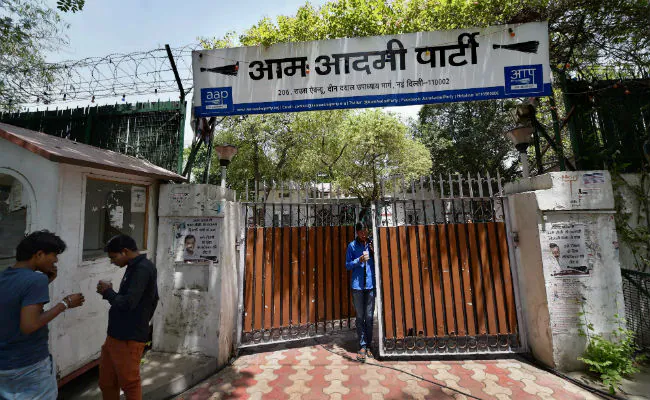 Latest Update in Arvind Kejriwal arrest: AAP Delhi Ministers Saurabh Bharadwaj and Atishi taken away by police