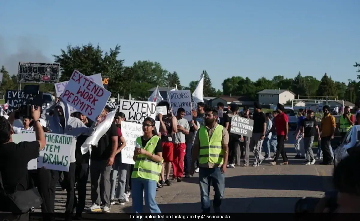 Canada-students-protest.webp