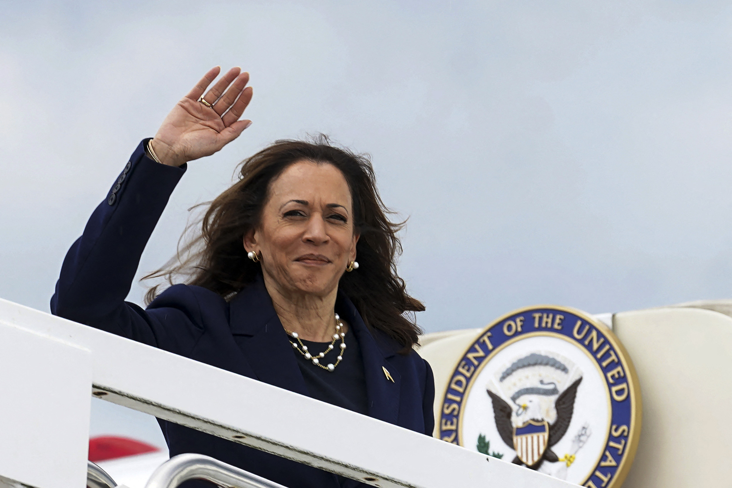 Pennsylvania, Michigan and Wisconsin puts Kamala ahead of Trump in US