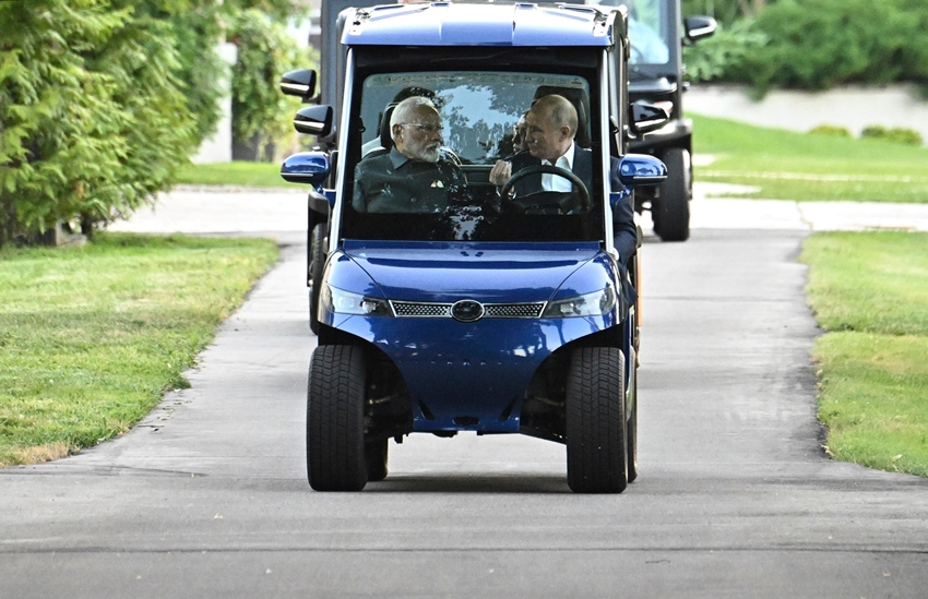 Putin-Modi-in-Electric-Car-Photo-AP.webp