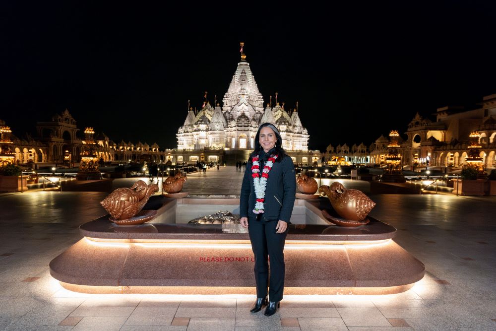 07.-Tulsi-Gabbard-Visits-BAPS-Swaminarayan-Akshardham.jpg