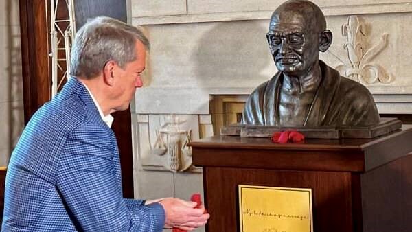 Nebraska-Governor-Gandhi-Bust.jpg