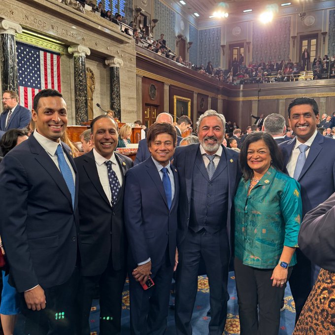 Six-Indian-Americans-US-House-of-Rep-Samosa.jpg