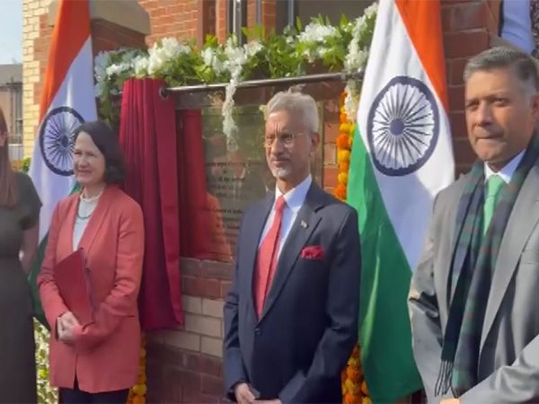 ANI-Manchester-consulate-EAM.jpg