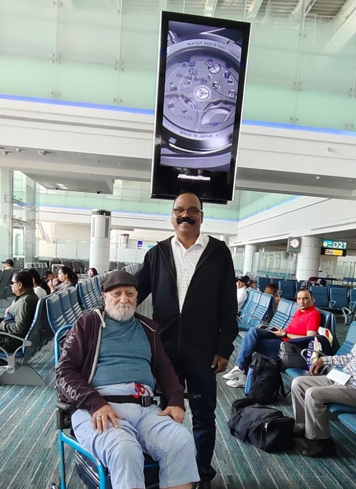 Indian Mission in Dubai Reconnects an Elderly Resident of Srinagar with his Family