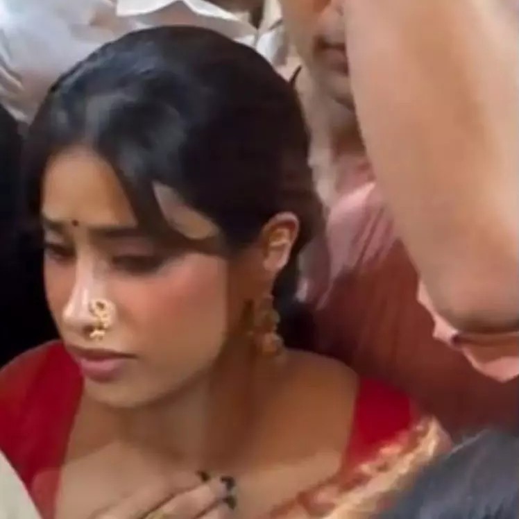 Janhvi-Kapoor-pandal-upl.jpg