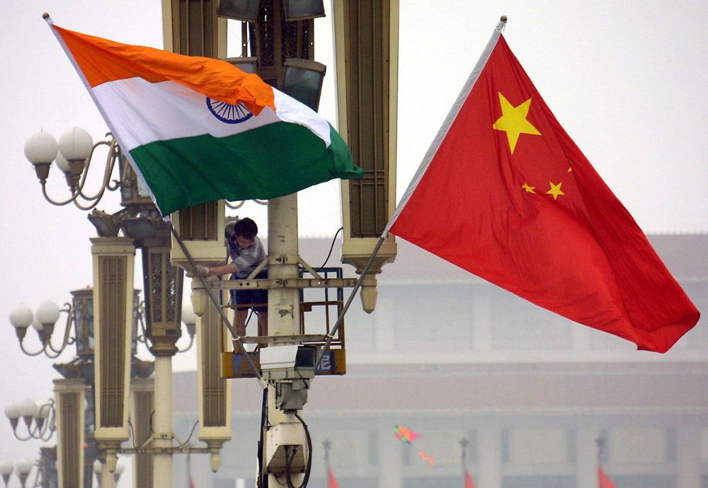 India-China-flags-upl.jpg