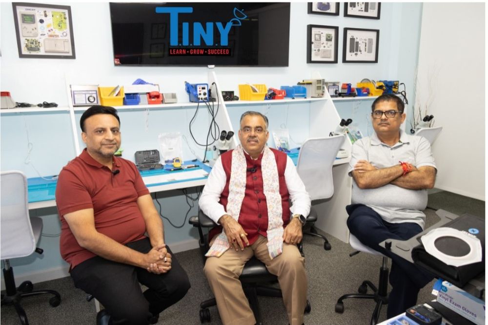 Tarun-Chugh-visit-with-Nishant-Garg-to-his-T.I.N.Y-office-upl.jpg
