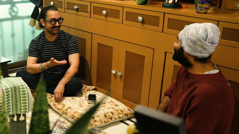 Aamir-and-Arijit-Singh-upl.jpg