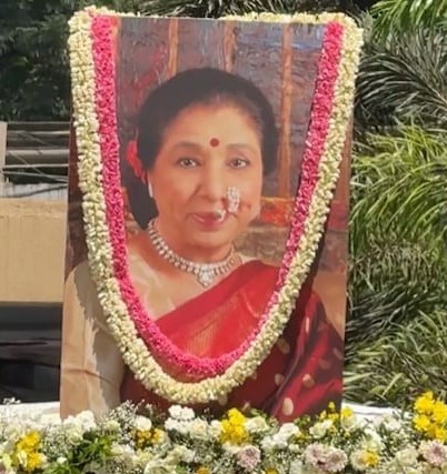Asha-Bhonsle-cremation-upl.jpg