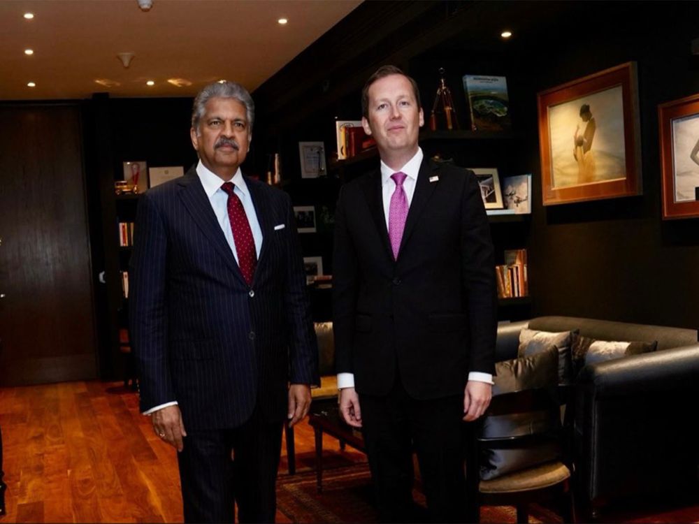 ANI-Anand-Mahindra-with-Gor-upl.jpg